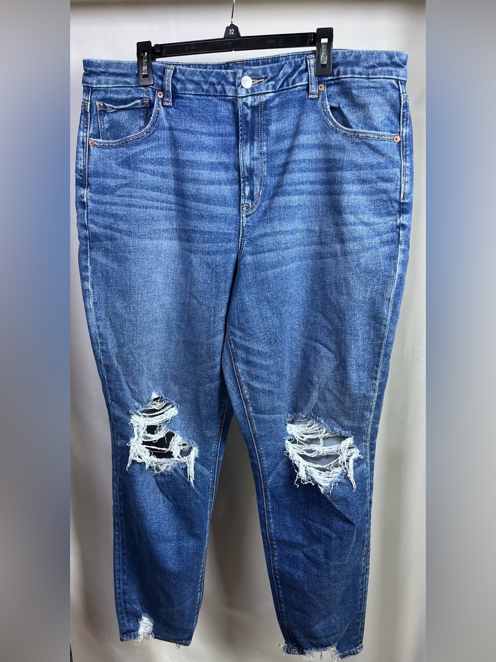 American Eagle Outfitters Women’s Curvy Mom Jeans Distressed Semi-Raw Hem